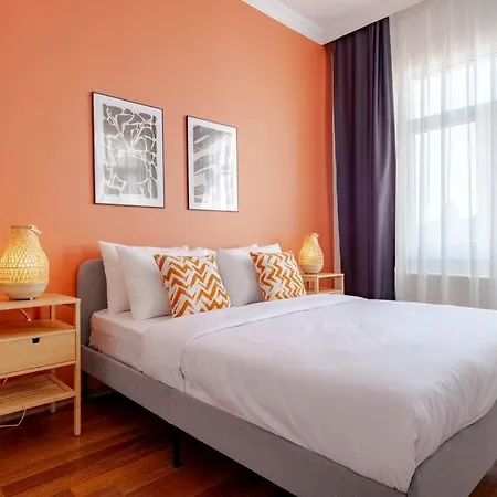 High-ceiling Central 3-bedroom With City View Стамбул