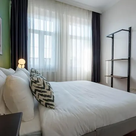 High-ceiling Central 3-bedroom With City View Апартаменты Стамбул