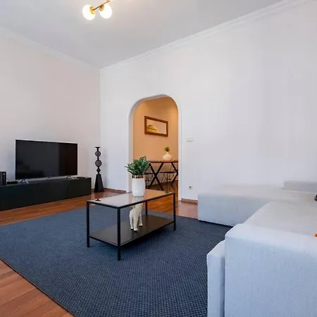 Lejlighed High-ceiling Central 3-bedroom With City View *