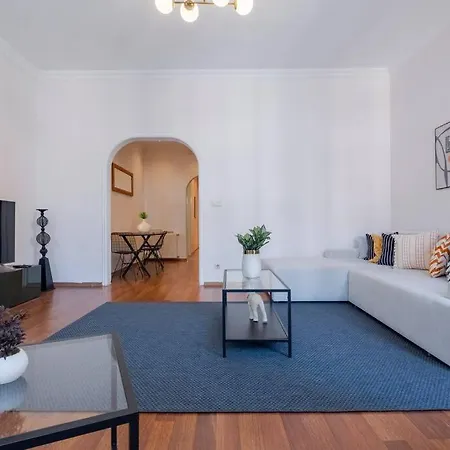Lejlighed High-ceiling Central 3-bedroom With City View