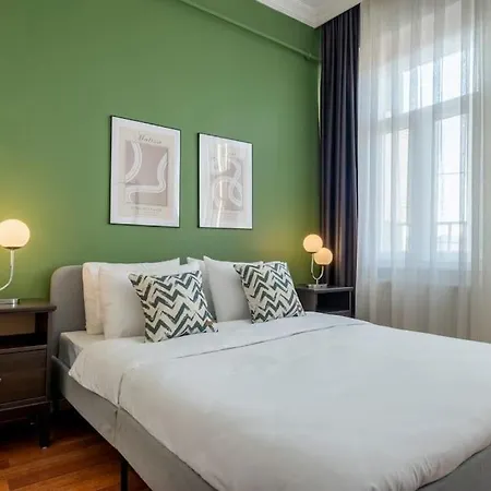 Апартаменты High-ceiling Central 3-bedroom With City View Стамбул