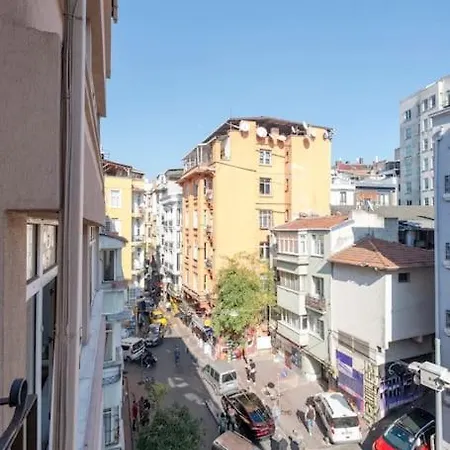 High-ceiling Central 3-bedroom With City View