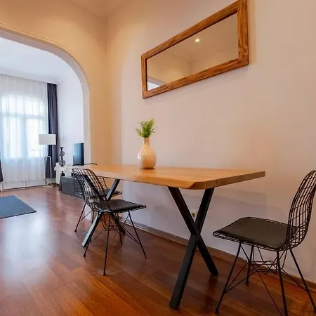 High-ceiling Central 3-bedroom With City View Апартаменты Стамбул