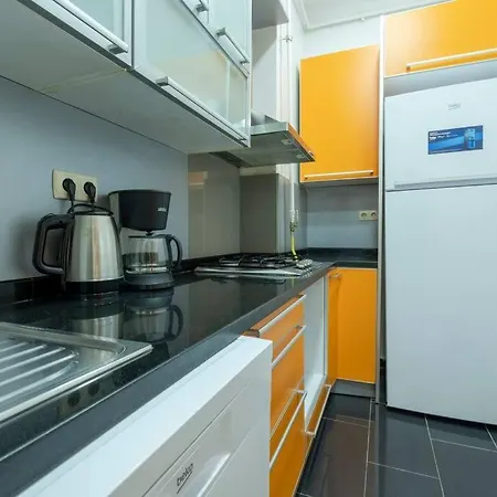 Апартаменты High-ceiling Central 3-bedroom With City View
