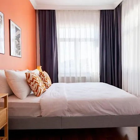 Апартаменты High-ceiling Central 3-bedroom With City View